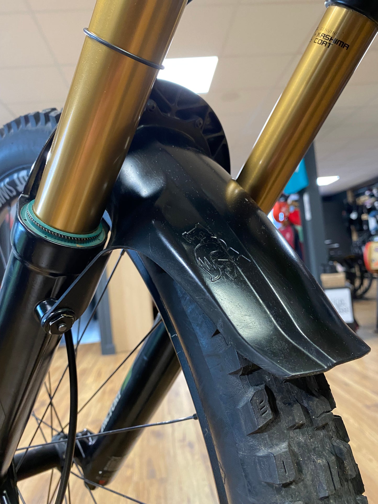 Garde boue Fourche Fox - Montage avec vis