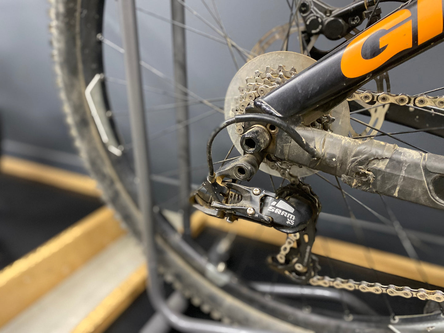 Giant Glory 2 - DH Taille S