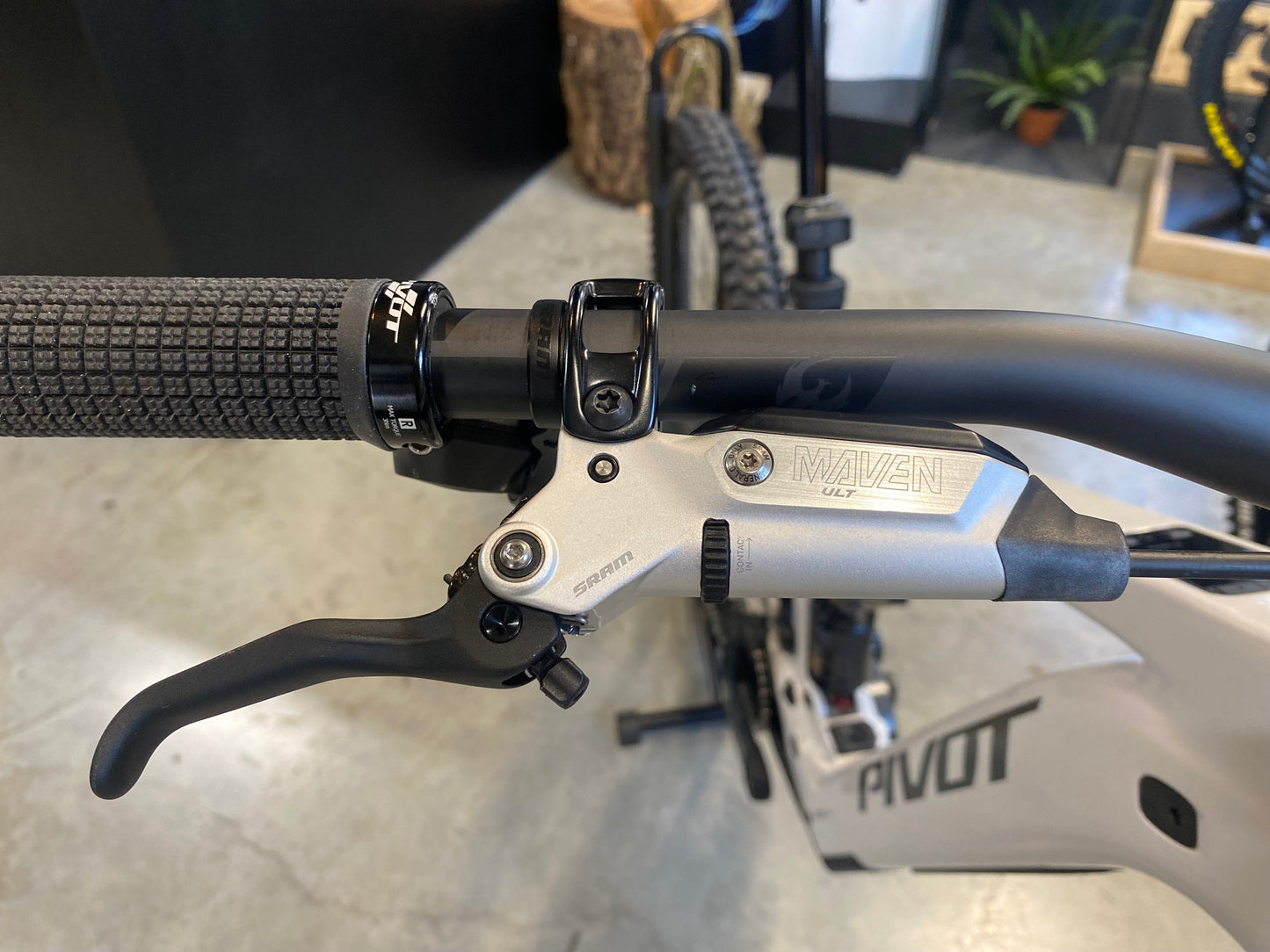 Pivot Shuttle LT Team XX - 2026