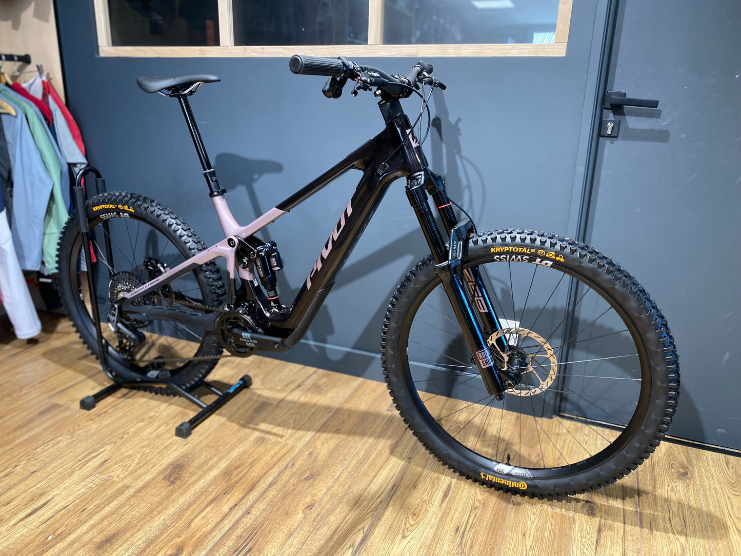 Pivot Schuttle AMP'D Pro XO - 2027