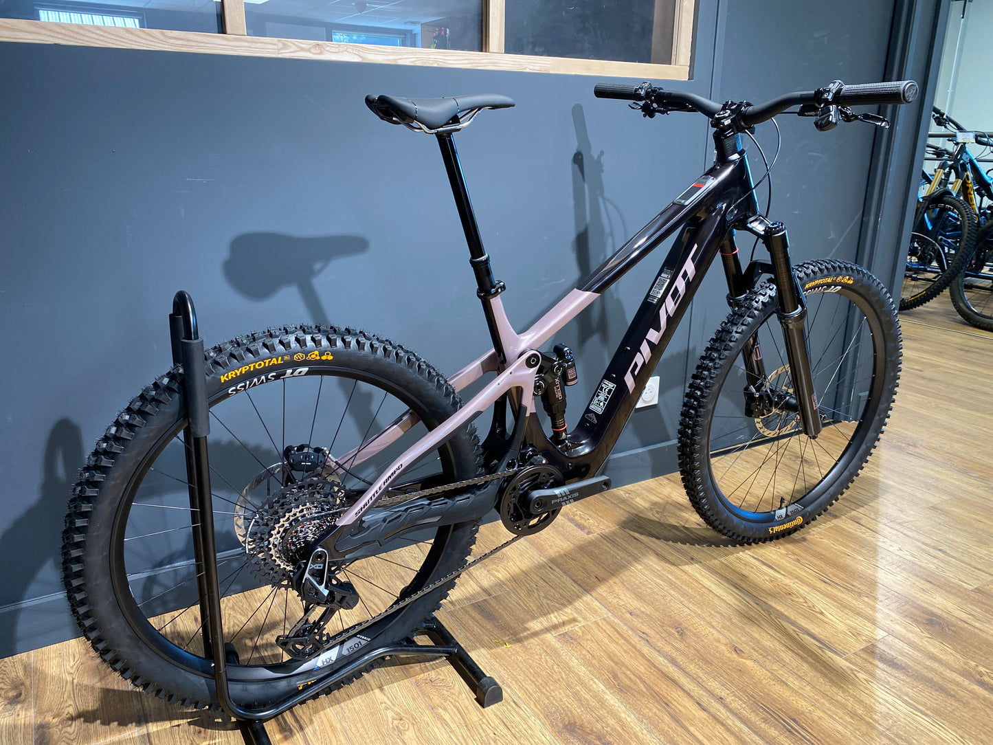 Pivot Schuttle AMP'D Pro XO - 2027