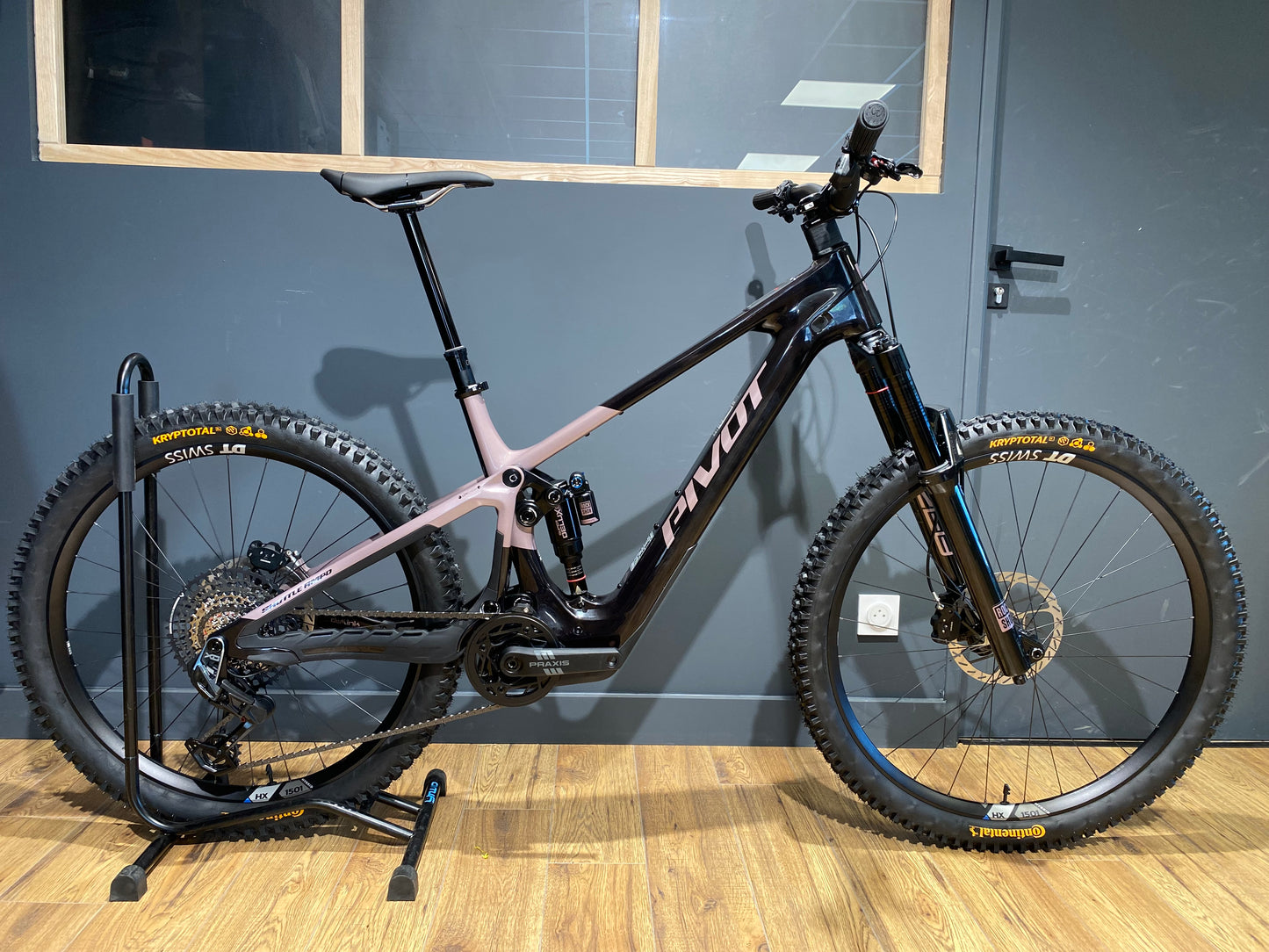 Pivot Schuttle AMP'D Pro XO - 2027