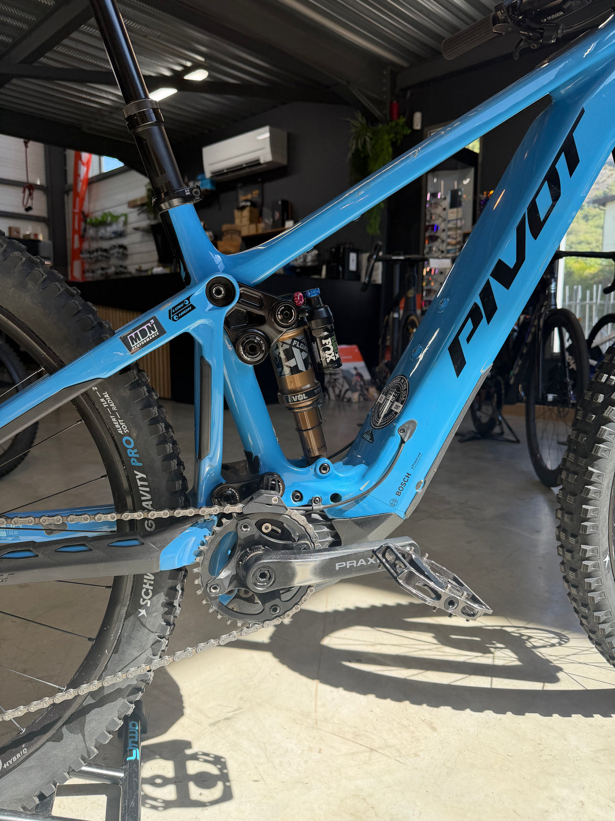 Pivot Shuttle AM