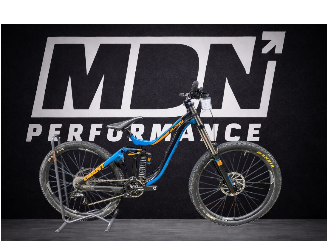 Giant Glory 2 - DH Taille S