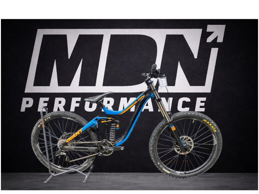 Giant Glory 2 - DH Taille S