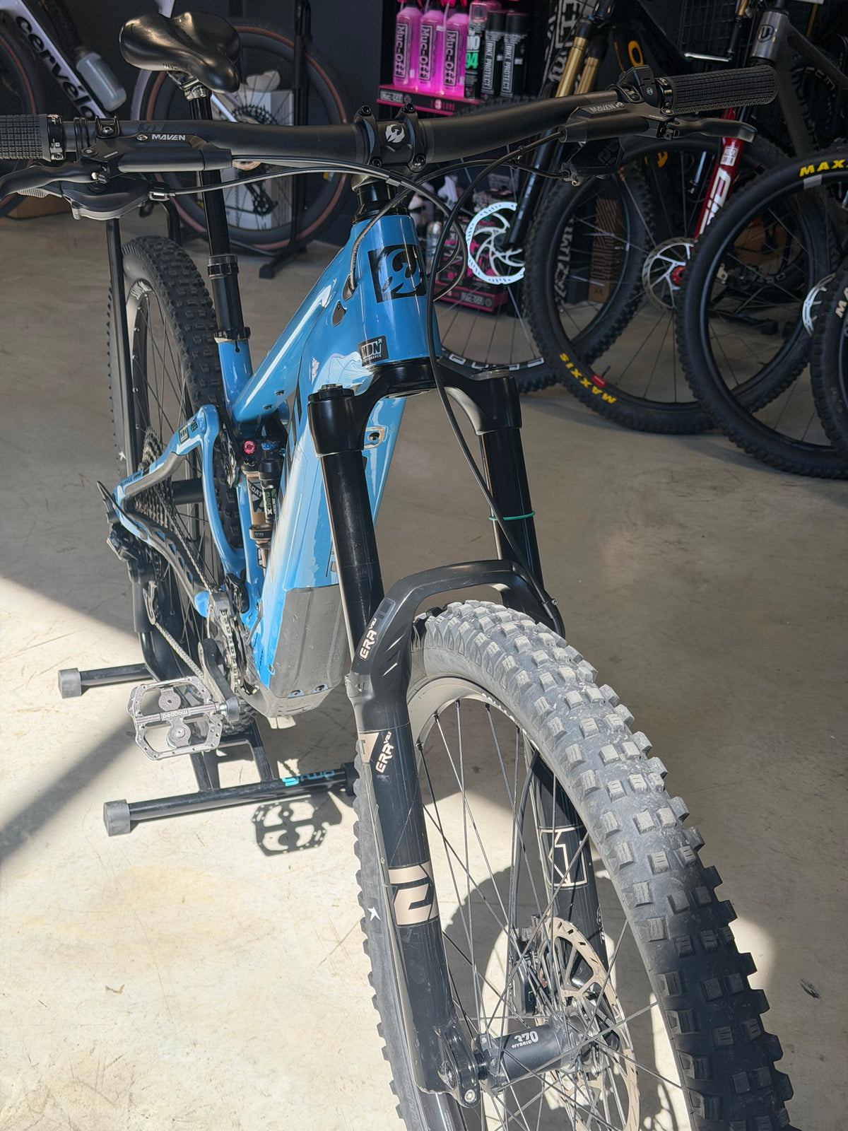 Pivot Shuttle AM