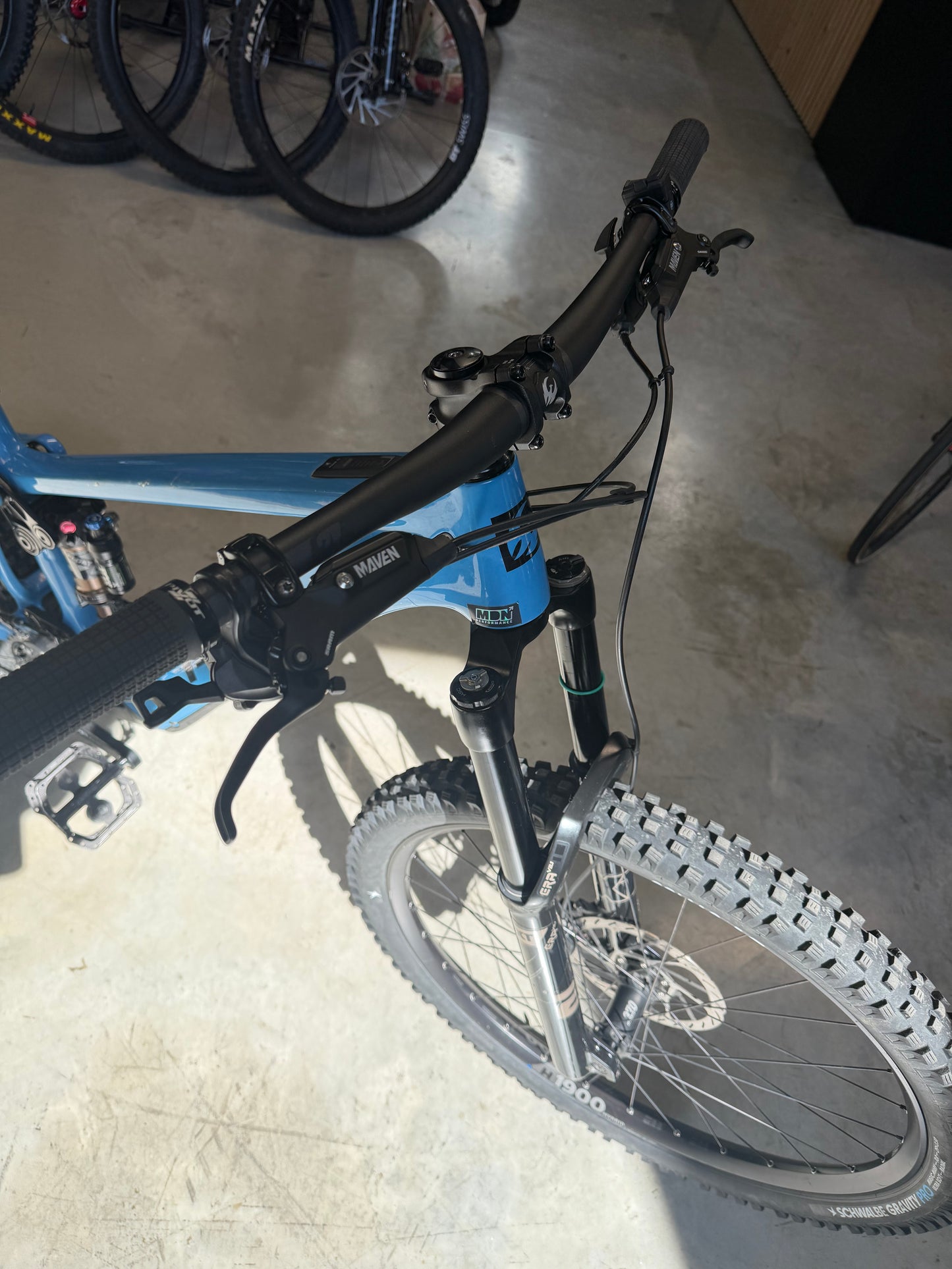 Pivot Shuttle AM