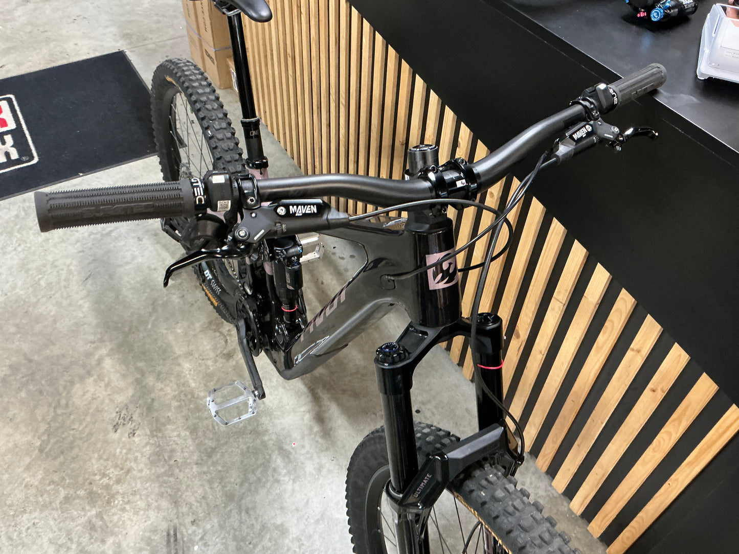 Pivot Shuttle AMP'D Pro XO - 2027
