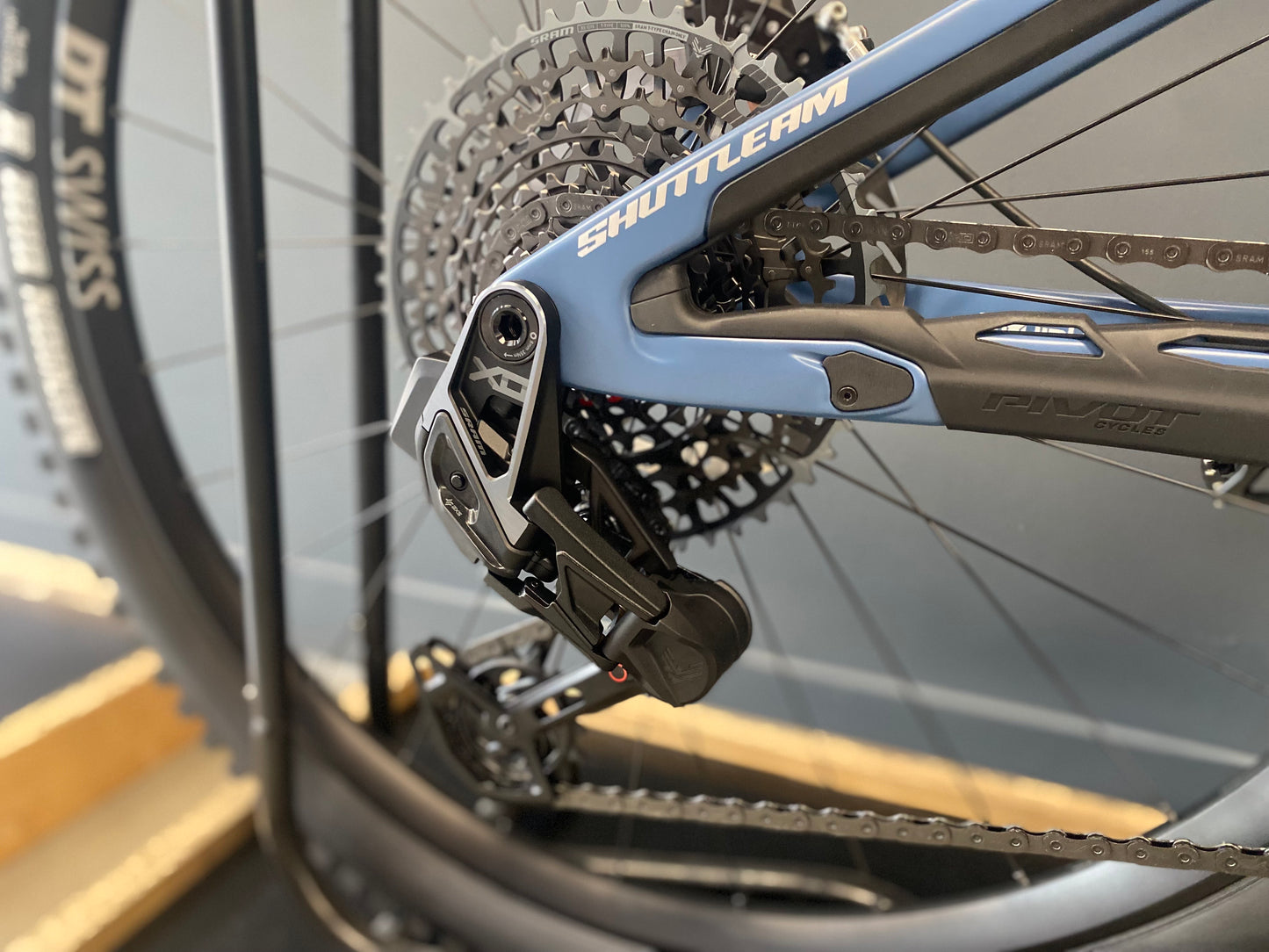 Pivot Shuttle AM Pro XO AXS 26