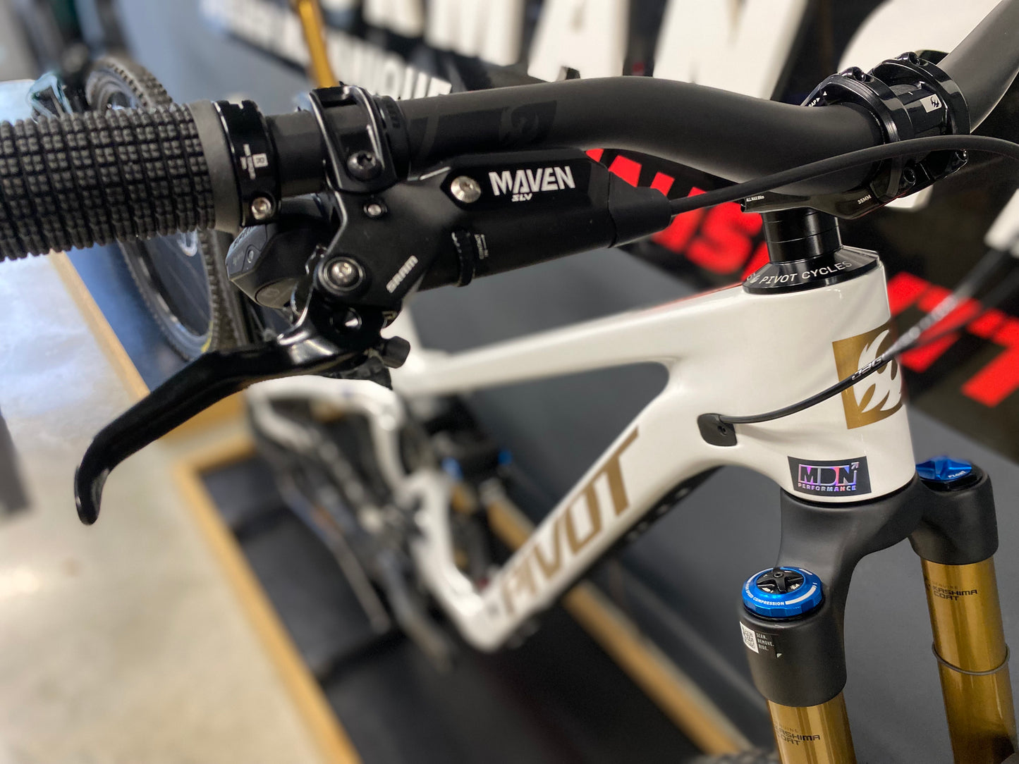 PIVOT FIREBIRD 26 MX White