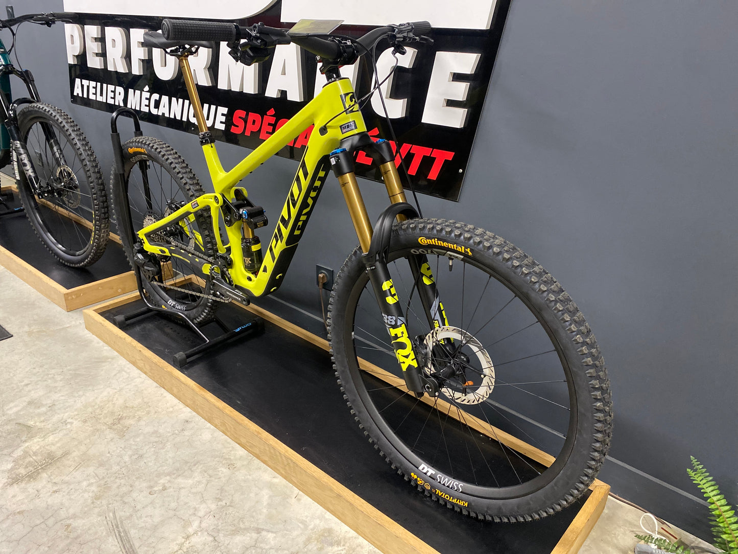 PIVOT FIREBIRD 26 MX YELLOW