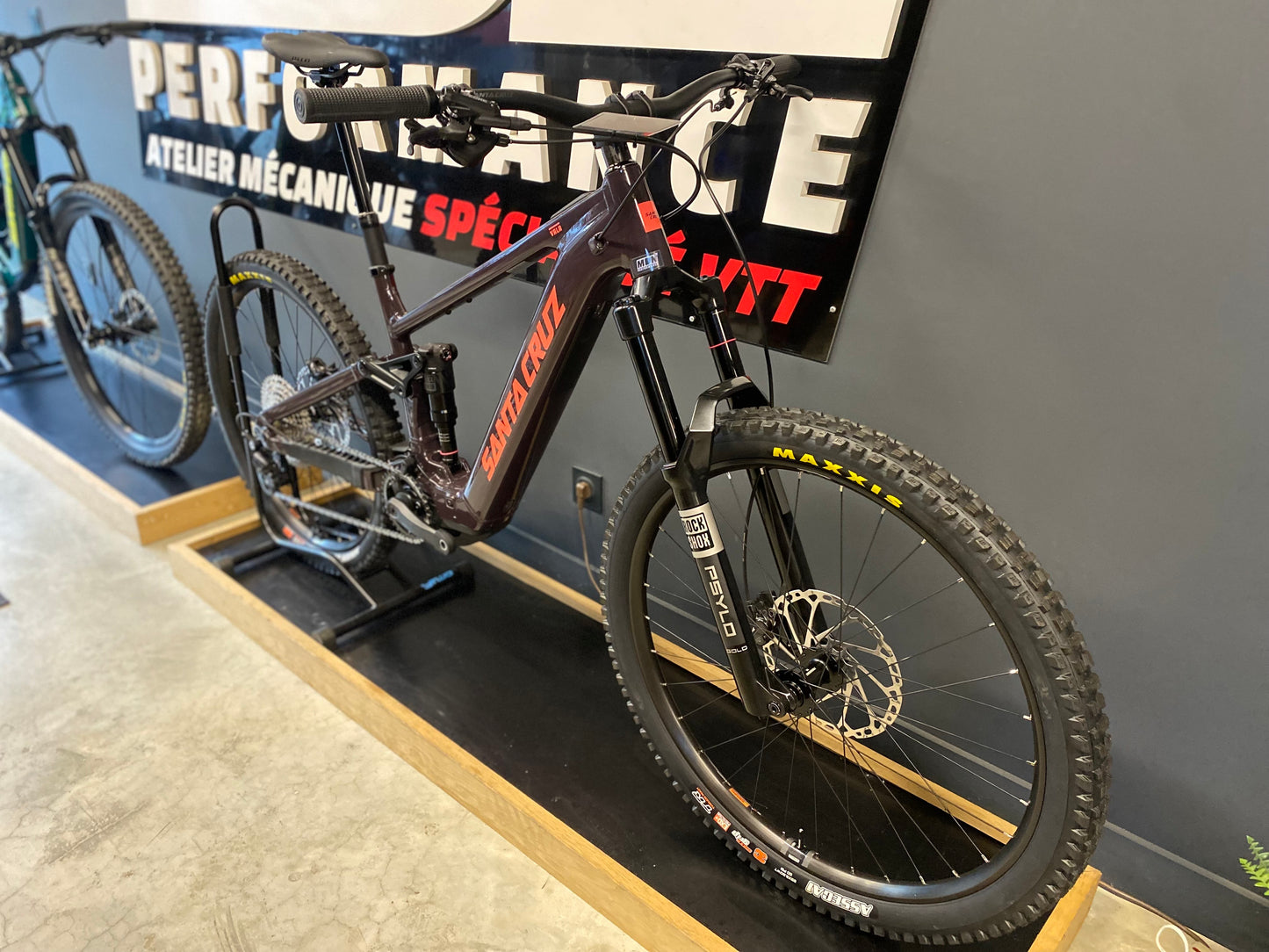 Santa Cruz Vala ALU DEORE