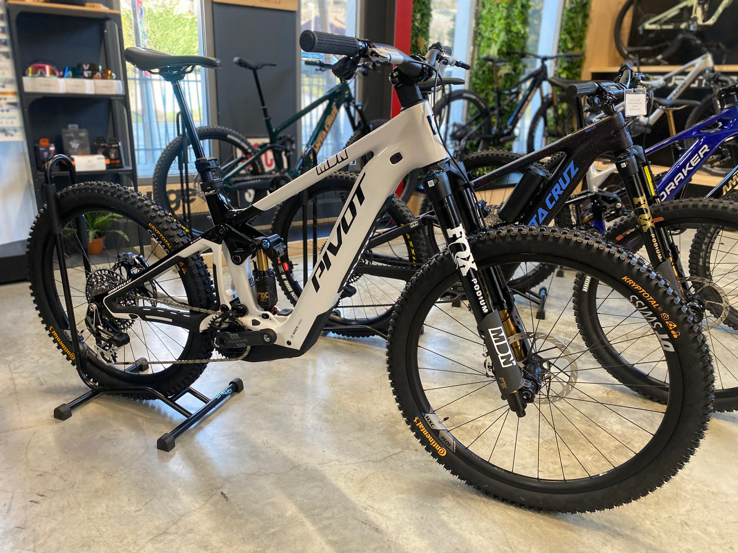 Pivot Shuttle LT Team XX - 2026