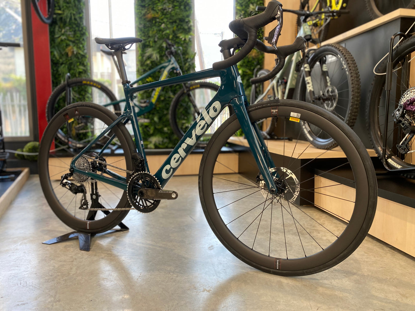 Cervélo Caledonia Force AXS
